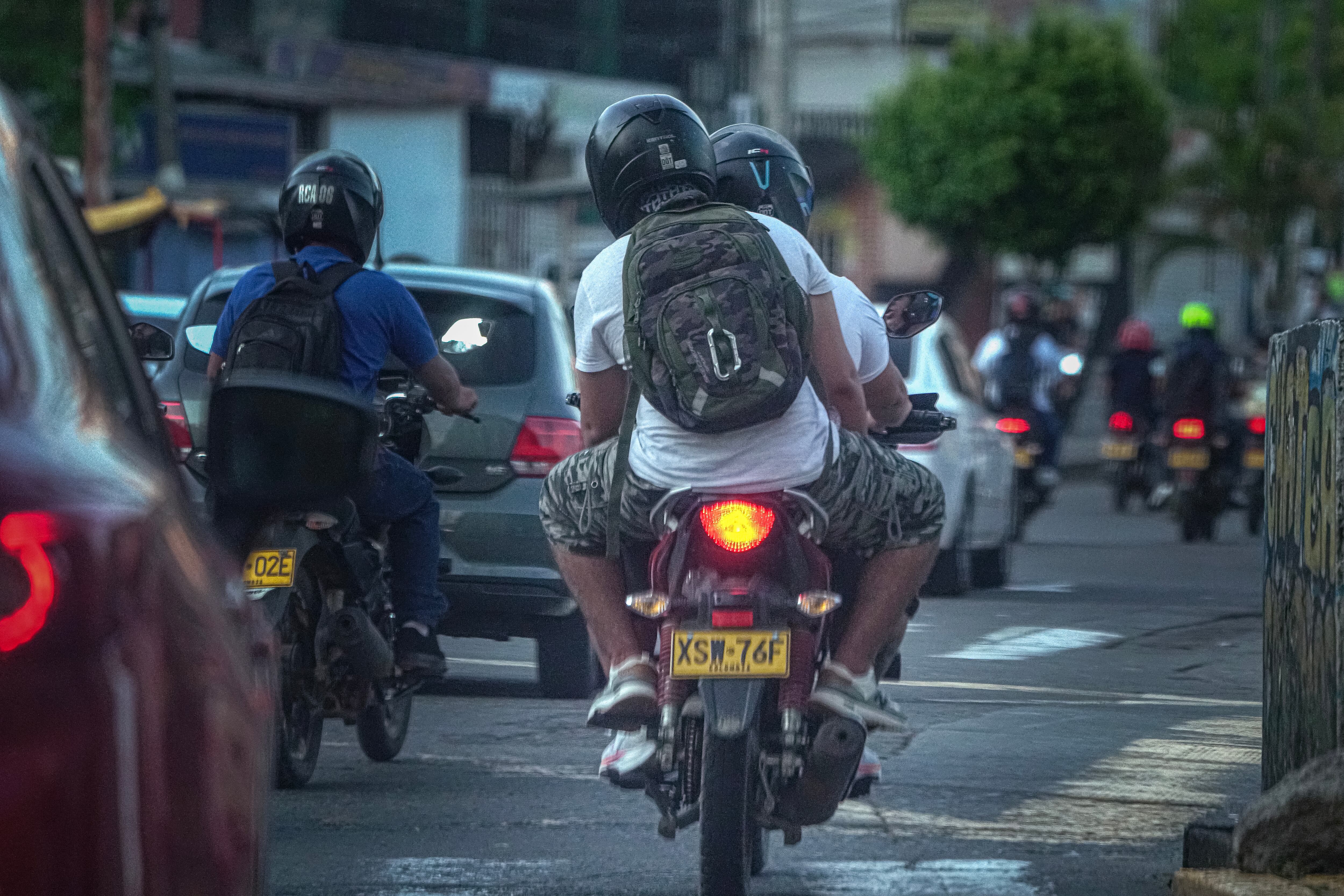 Mediante el Decreto 4112.010.20.0067, emitido el 9 de febrero de 2024, que restringe la movilidad de motocicletas con parrillero hombre en la capital del Valle, el alcalde Alejandro Eder de manera directa continua trabajando en fortalecer la seguridad en la ciudadanía