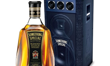 Something Special. Con un estuche de fin de año que viene en forma de parlante. $52.000