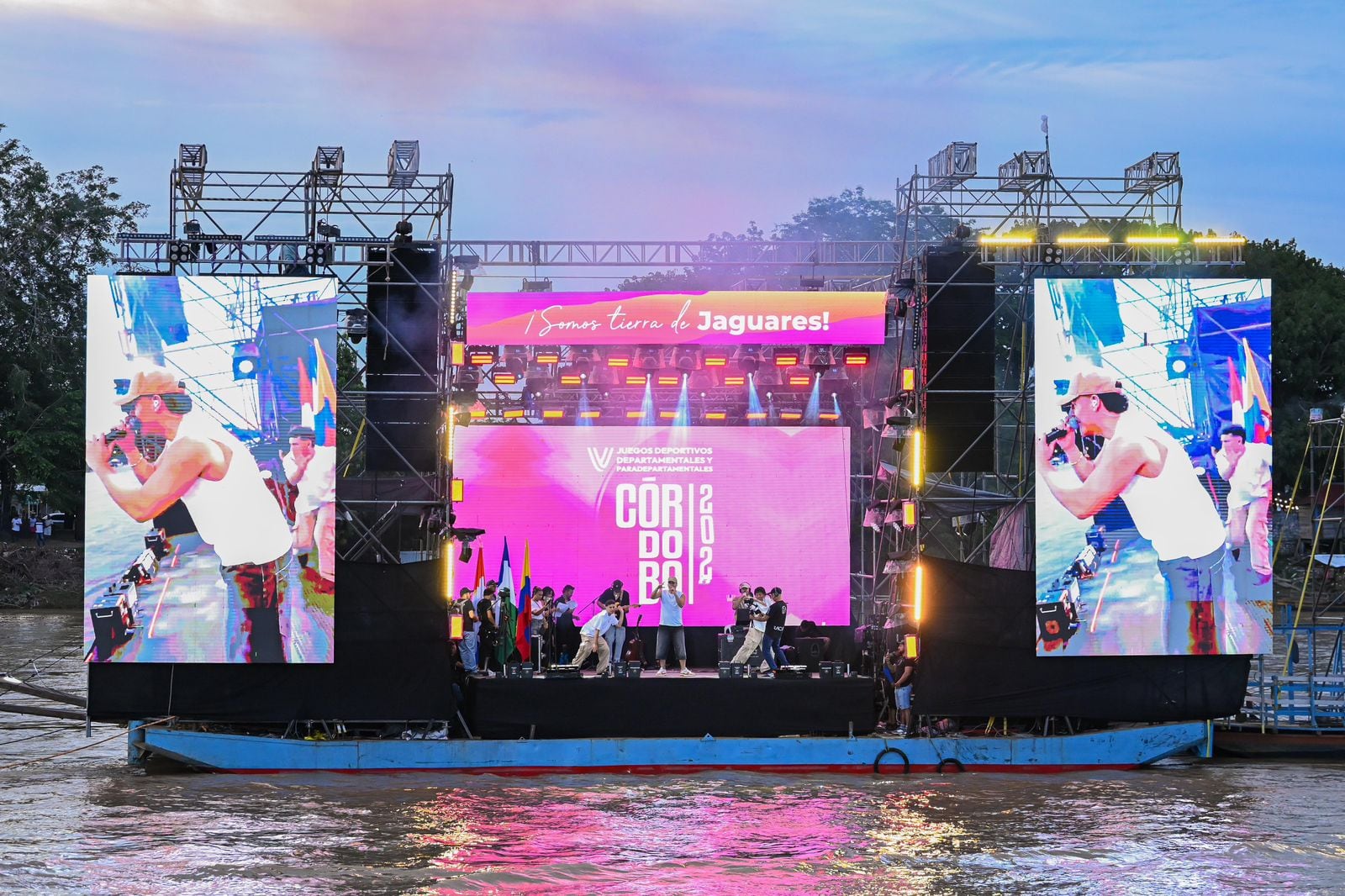 Show sobre el río Sinú.