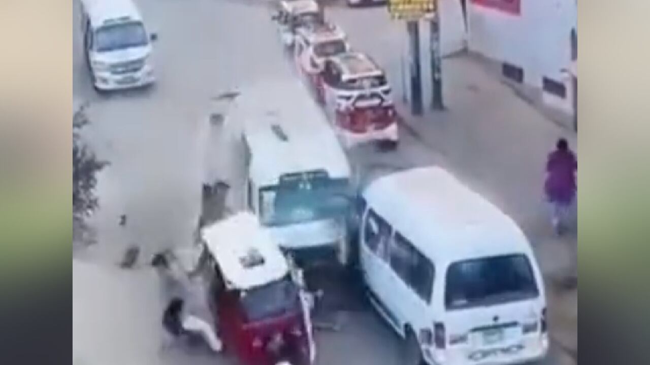 Aparatoso accidente en Perú deja al meno 20 heridos