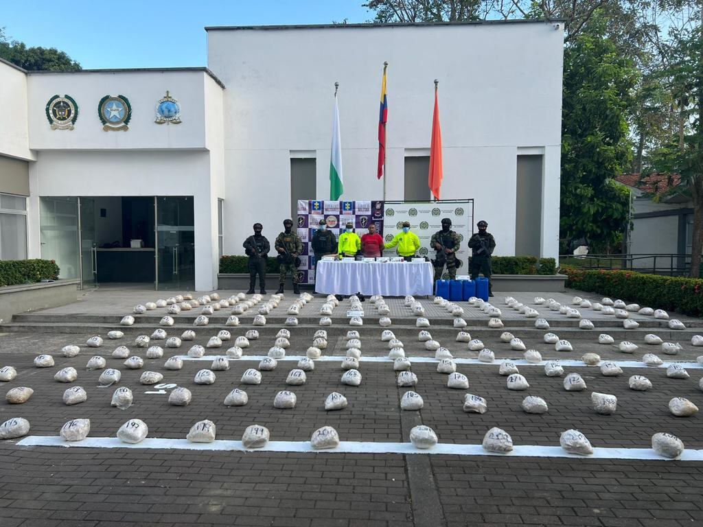 Las Fuerzas Militares lograron la incautación del cargamento de pasta de base de coca y la captura en flagrancia del presunto coordinador logístico del narcotráfico, de la Subestructura Carlos Vásquez, del Clan del Golfo.