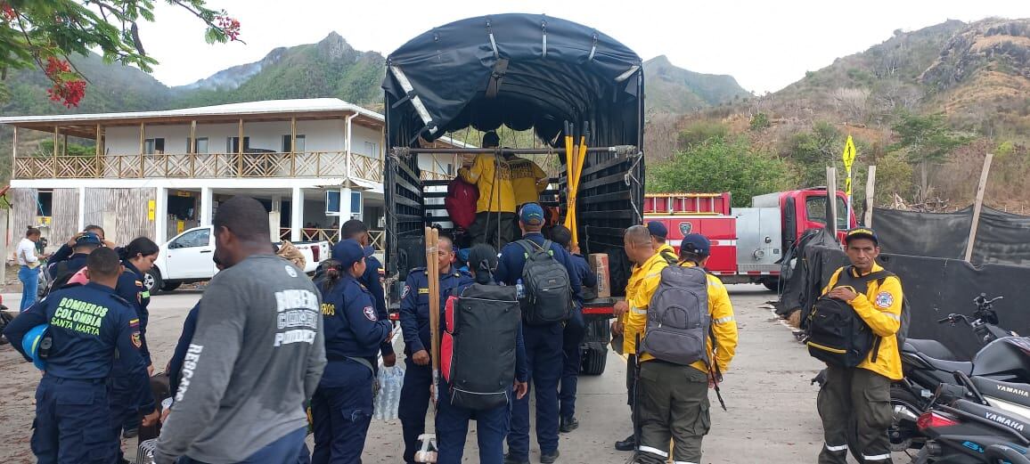 Momento en el que llegó el apoyo a la isla de Providencia por el incendio forestal
