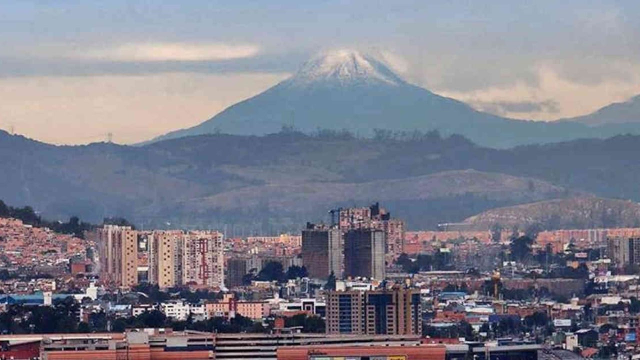 Vista del Nevado del Tolima desde el barrio Los Laches de Bogotá. Foto: Inaldo Pérez/RCN Radio