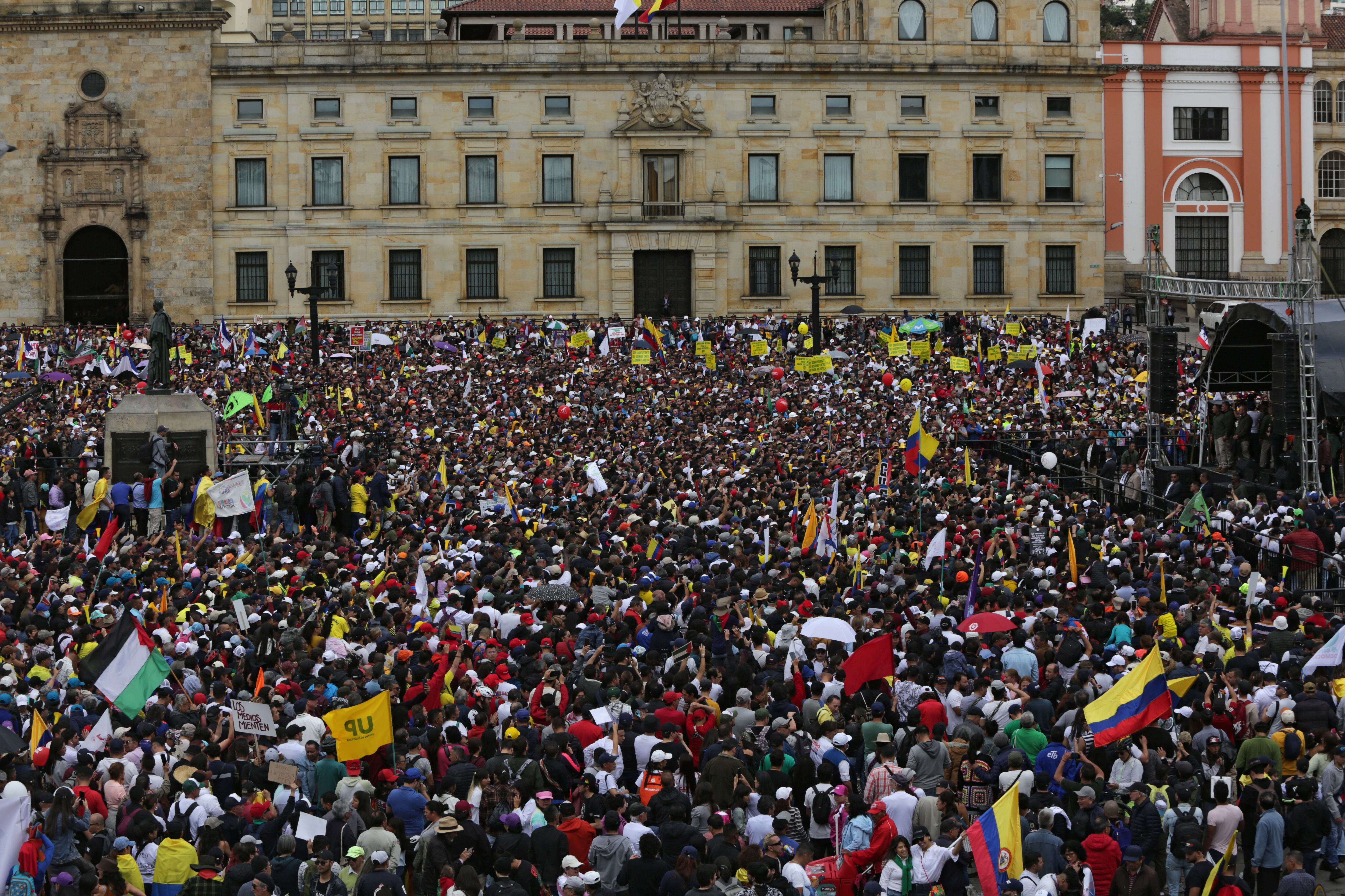 Este 1 de mayo se llevaron a cabo las  manifestaciones del Día Internacional del Trabajo. Igualmente, se realizó una nueva jornada de movilizaciones en favor del gobierno de Gustavo Petro, quien convocó a todos sus simpatizantes.
panorámica  
Bogota mayo 1 del 2024
Foto Guillermo Torres Reina / Semana
