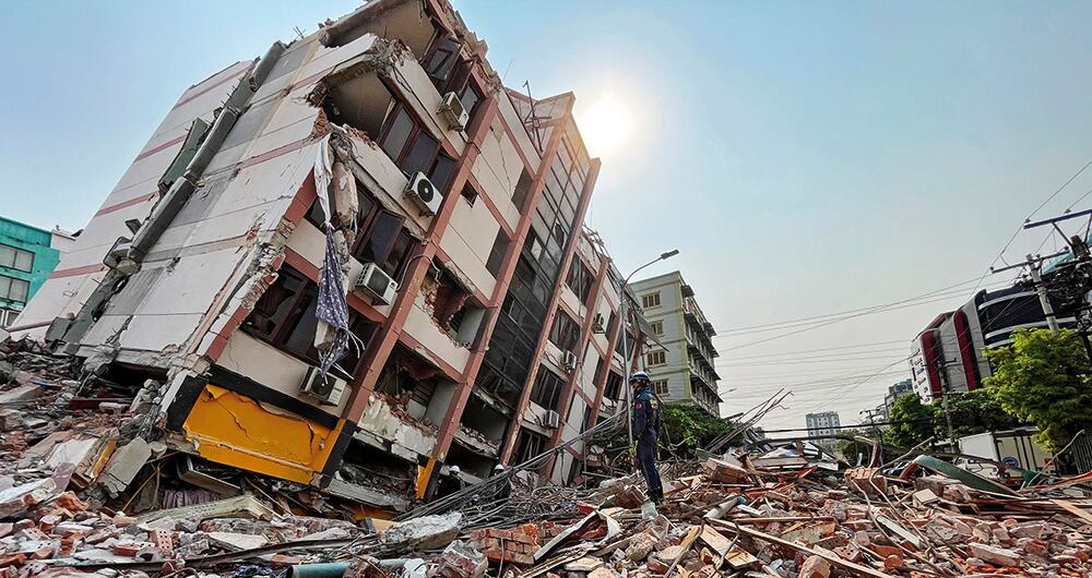 Los destrozos que dejó a su paso el fuerte terremoto de Birmania fueron masivos.