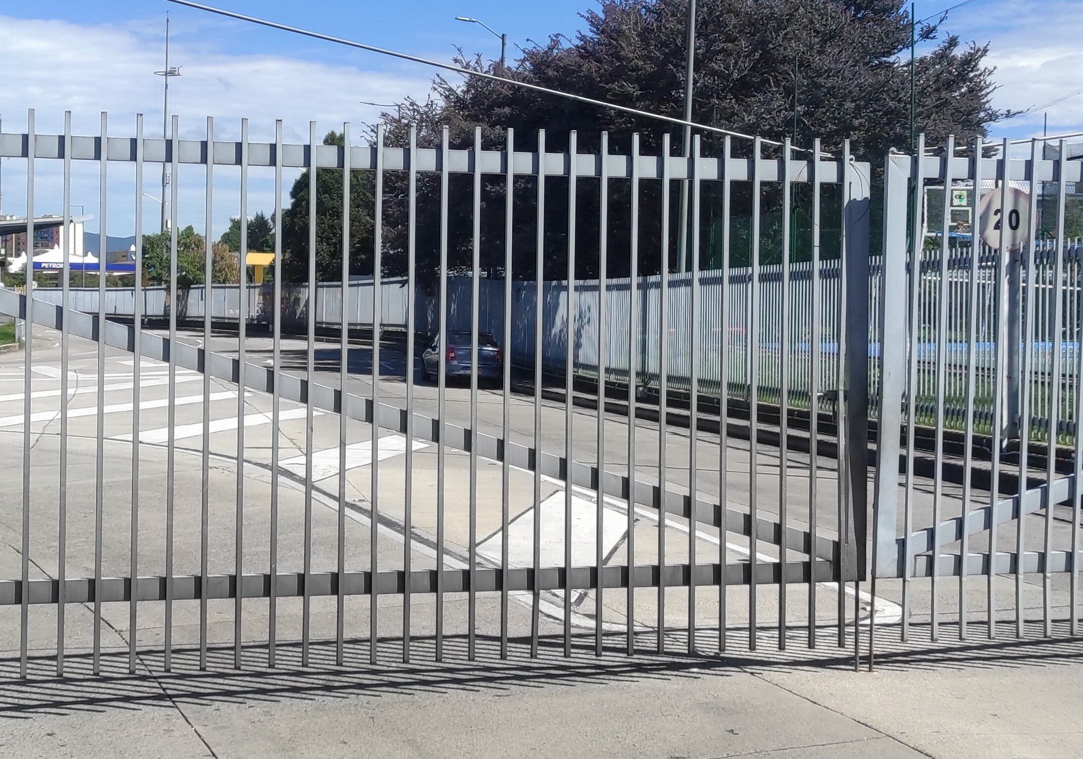 Activan protocolo por posible carro bomba en el Portal Suba.