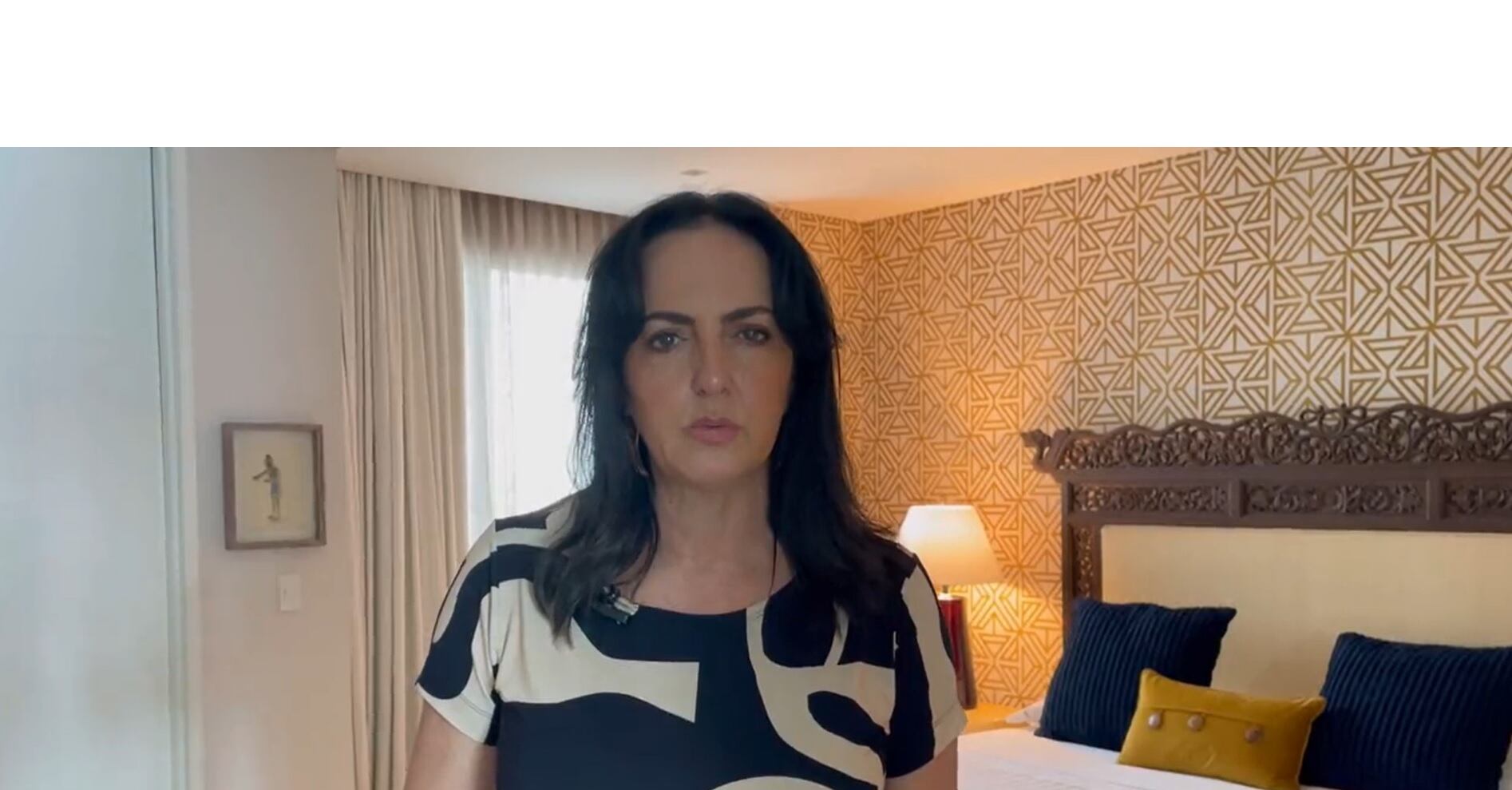 Este viernes, sobre el mediodía, integrantes de la minga indígena que viajó a participar de la marcha convocada por el presidente Gustavo Petro se tomó de forma violenta las instalaciones de SEMANA, en el norte de Bogotá. Al irrumpir rompieron vidrios de la entrada y agredieron a uno de los vigilantes. Foto: X @MariaFdaCabal