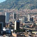 Medellín: la segunda ciudad más importante del país es un destino favorito por las solteras, dado el clima, la amabilidad y extroversión de la gente, así como la diversidad de sitios que se pueden visitar. En Medellín los precios comienzan desde COP$ 65.000 por noche por la casa completa.
