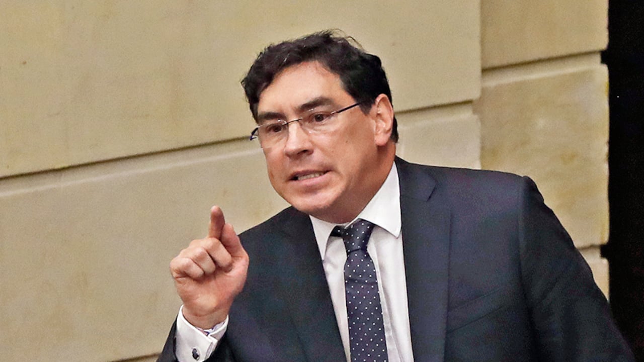 Álvaro Hernán Prada. Investigado por presunta manipulación de testigos.