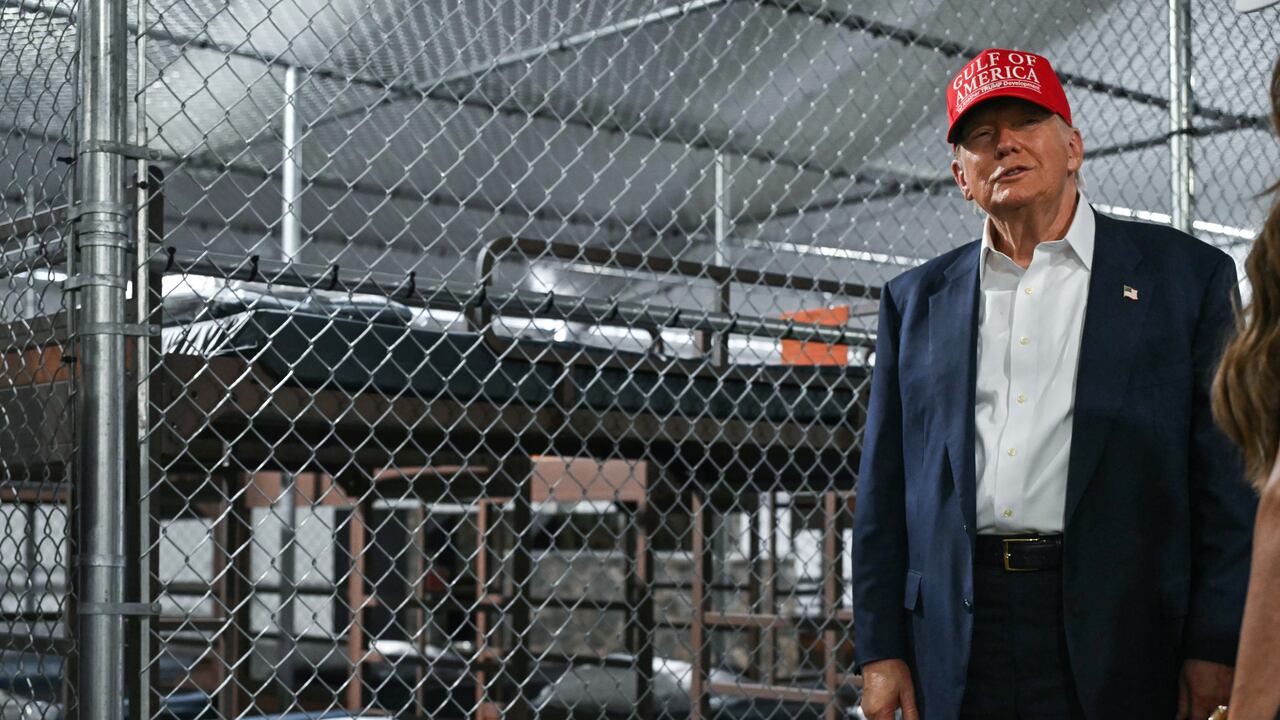 Donald Trump inaugurando el "Alcatraz de los caimanes".