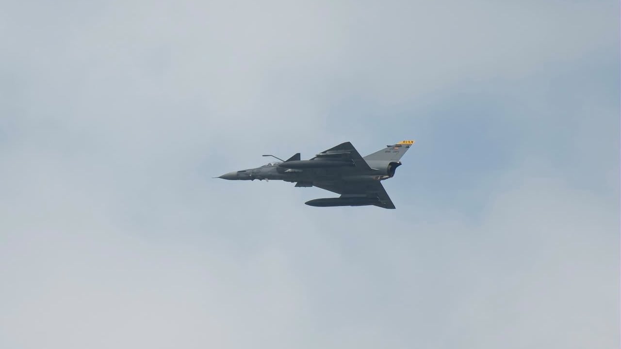 Aviones de combate sobrevuelan Barranquilla.