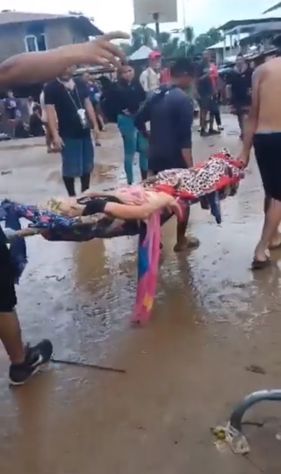 La mujer fue rescatada del interior de la selva.