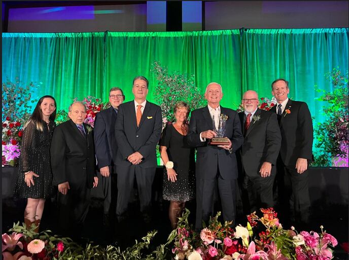 Augusto Solano presidente de Asocolflores, entra al Salón de la Fama de la floricultura.