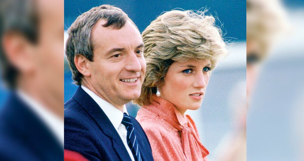 Barry Mannakee y la princesa fueron vistos por los criados del palacio de Kensington en coqueteos mutuos que generaban comentarios. Además, muchas veces salían solos a pasear y en una ocasión los pillaron abrazados. Pero más allá, no hay pruebas de que tuvieron algo más intimo. Carlos fue infiel con Camilla, su eterno amor y actual esposa. 