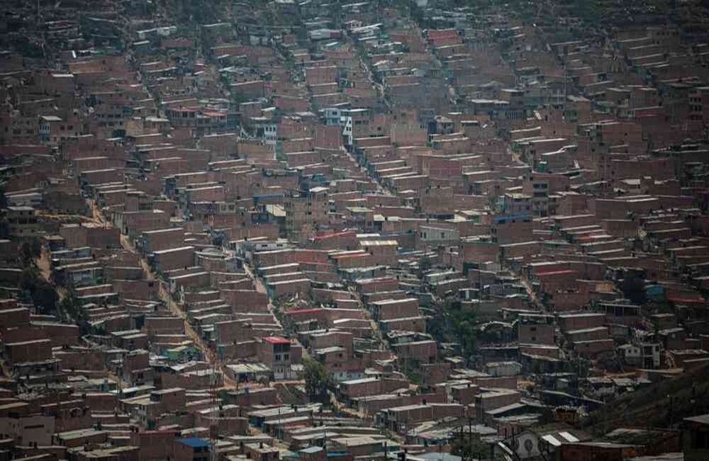 El Ministerio del Interior implementó el programa ‘Colombia está contigo’ con el fin de que  1.600.000 colombianos reciban asistencia humanitaria y tengan los recursos suficientes para pasar esta temporada confinados en sus casas, mientras se levanta la cuarentena.  Esteban Vega-SEMANA