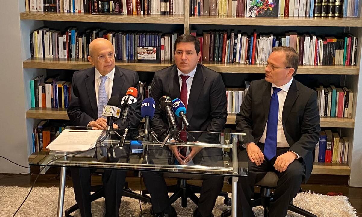 En una rueda de prensa ofrecida en la capital colombiana, el ex fiscal General de la Nación, Eduardo Montealegre, se refirió al caso del ex candidato a la presidencia de Ecuador, Andrés Arauz