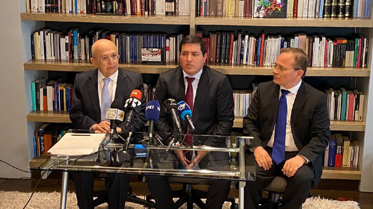 En una rueda de prensa ofrecida en la capital colombiana, el ex fiscal General de la Nación, Eduardo Montealegre, se refirió al caso del ex candidato a la presidencia de Ecuador, Andrés Arauz