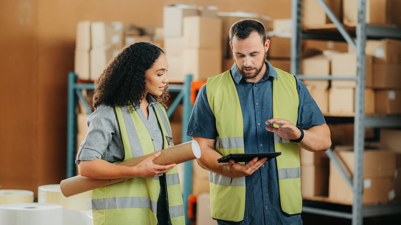 Los auxiliares logísticos cumplen labores importantes para las empresas.