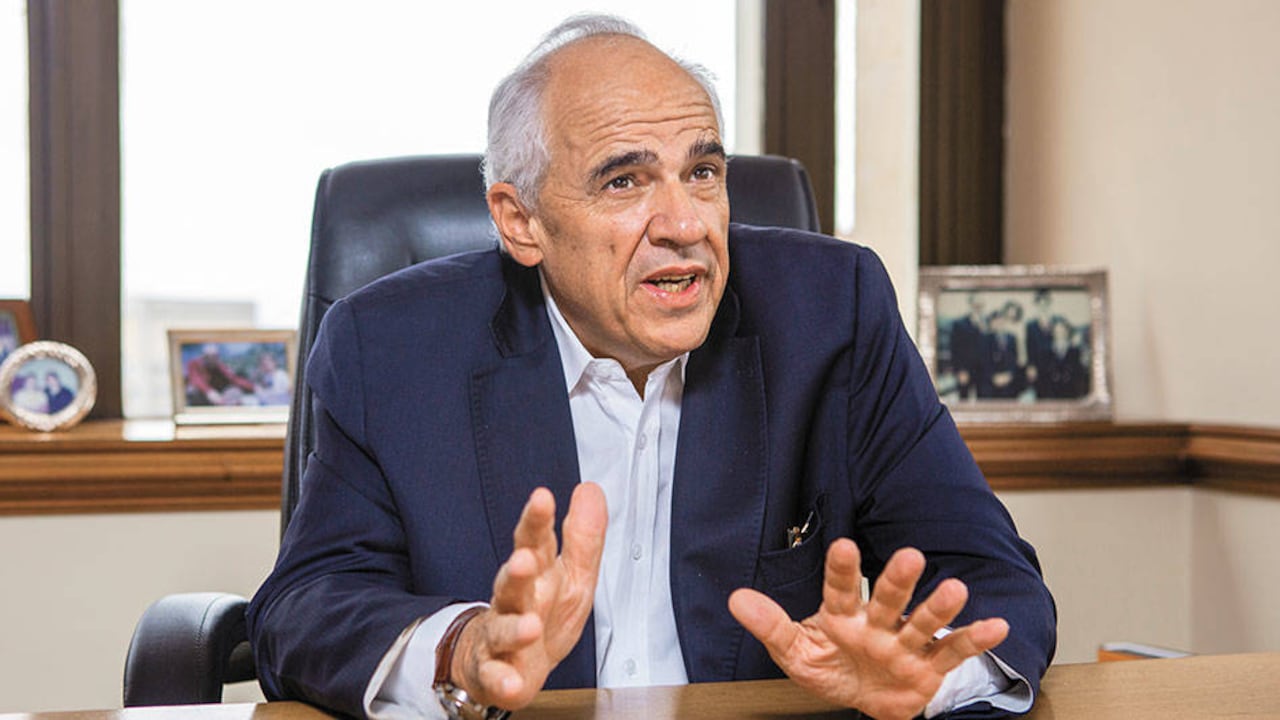 “He visto gobiernos malos y gobiernos buenos, pero este, hasta hoy, es un no gobierno”, aseguró Samper.