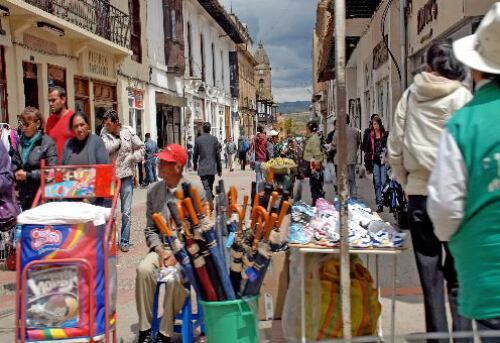 Aunque han logrado reducir más la informalidad, las ciudades intermedias aún tienen ingresos promedio inferiores a los de las principales ciudades. 