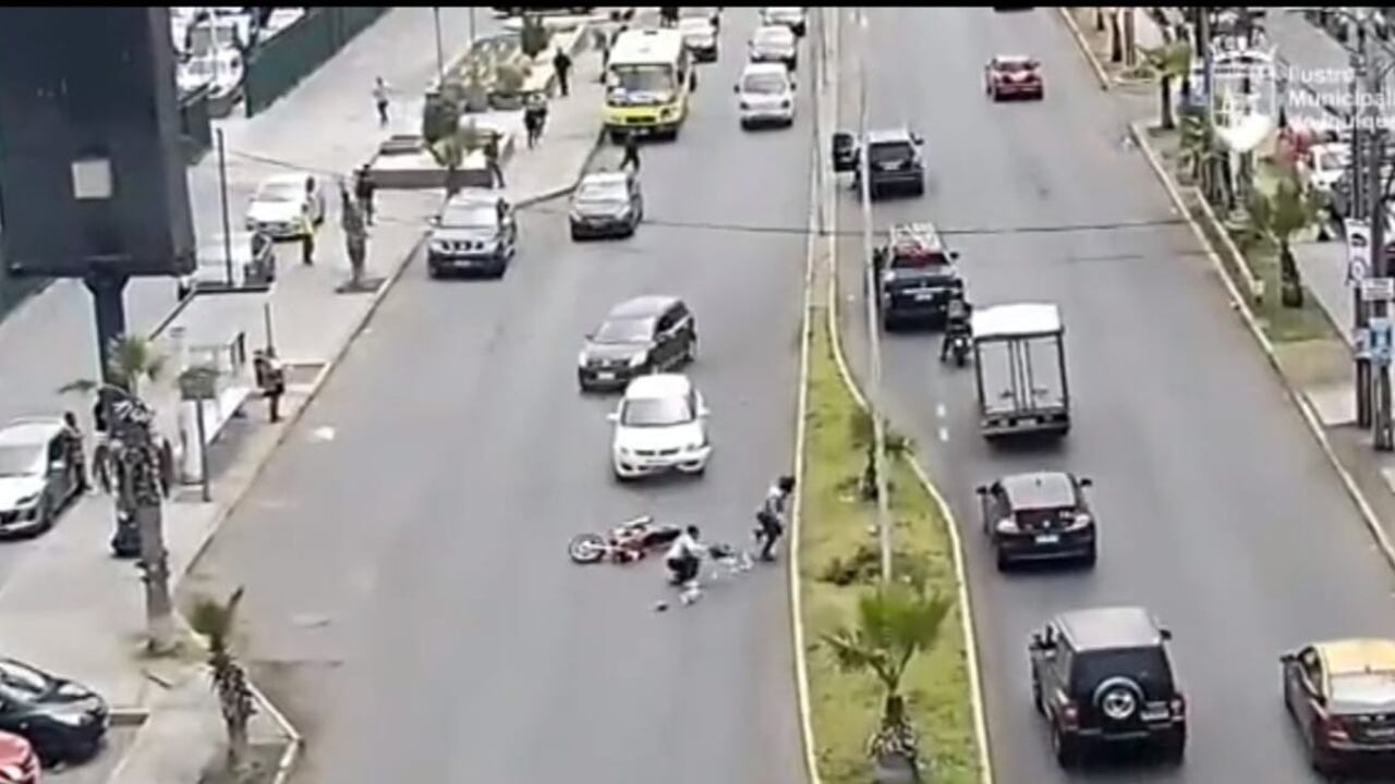 La comunidad logró capturar a unos delincuentes que acaban de robar a una pareja de adultos mayores, en Chile.