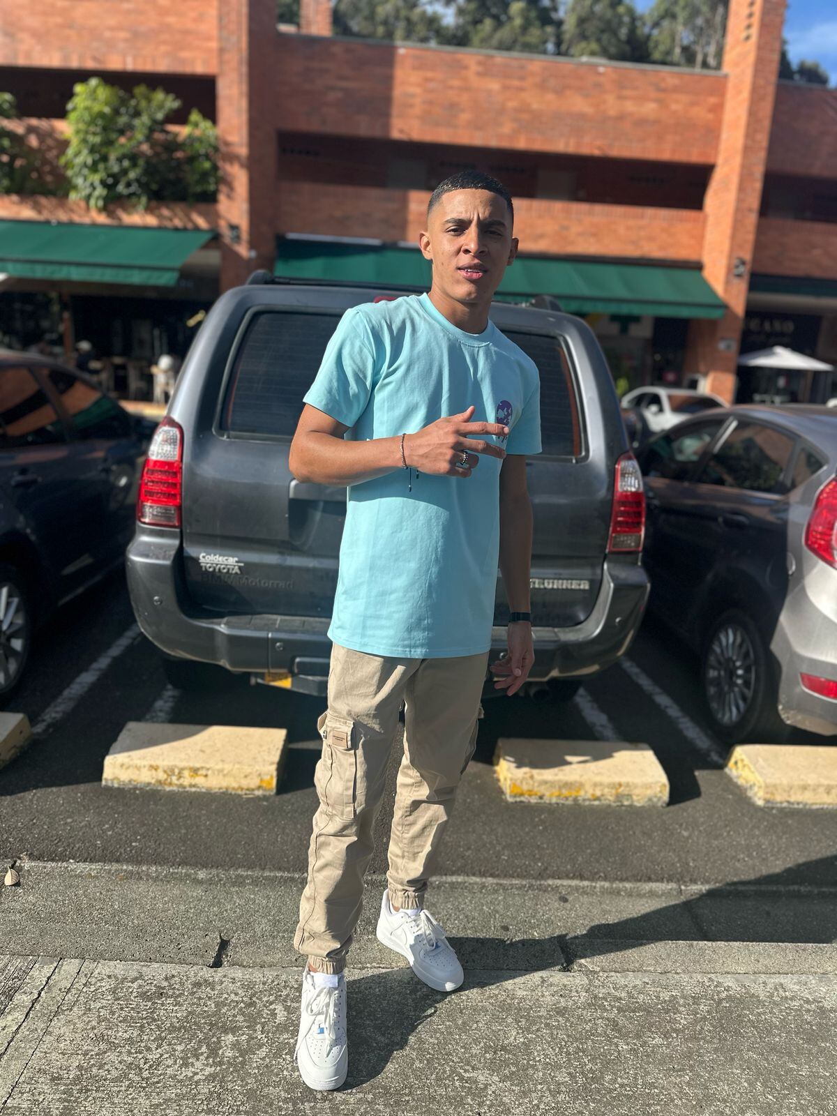 Martín Elías Erazo, de San Onofre, murió arrollado por dos carros que hacían piques en el Alto de Las Palmas, en Medellín.