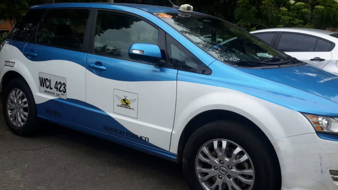 Las empresas que ofrecen servicio de taxi eléctricos son TaxiRoxi, TaxSatélite y Teleclub. Según lo dispuesto en el Decreto 376 de 2013 la temporalidad del piloto sería de diez (10) años contados a partir de la matrícula de los vehículos, es decir, aproximadamente el piloto estará vigente hasta 2022.