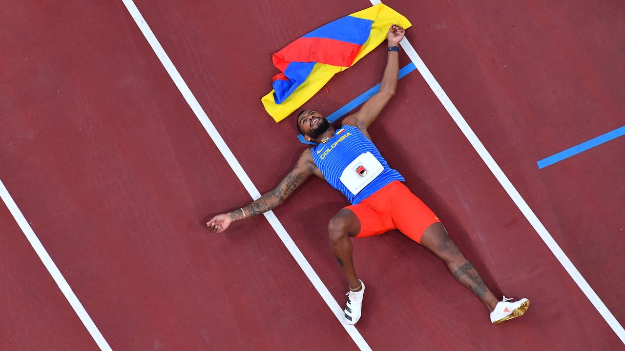 Silver medallist Colombia's Anthony Jose Zambrano celebrates after the men's 400m final during the Tokyo 2020 Olympic Games at the Olympic Stadium in Tokyo on August 5, 2021. (Photo by Ben STANSALL / AFP)