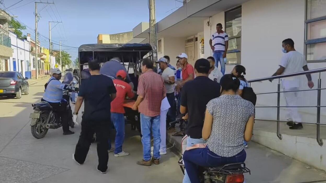 El cuerpo tuvo que ser trasladado en Jeep hasta el hospital municipal.