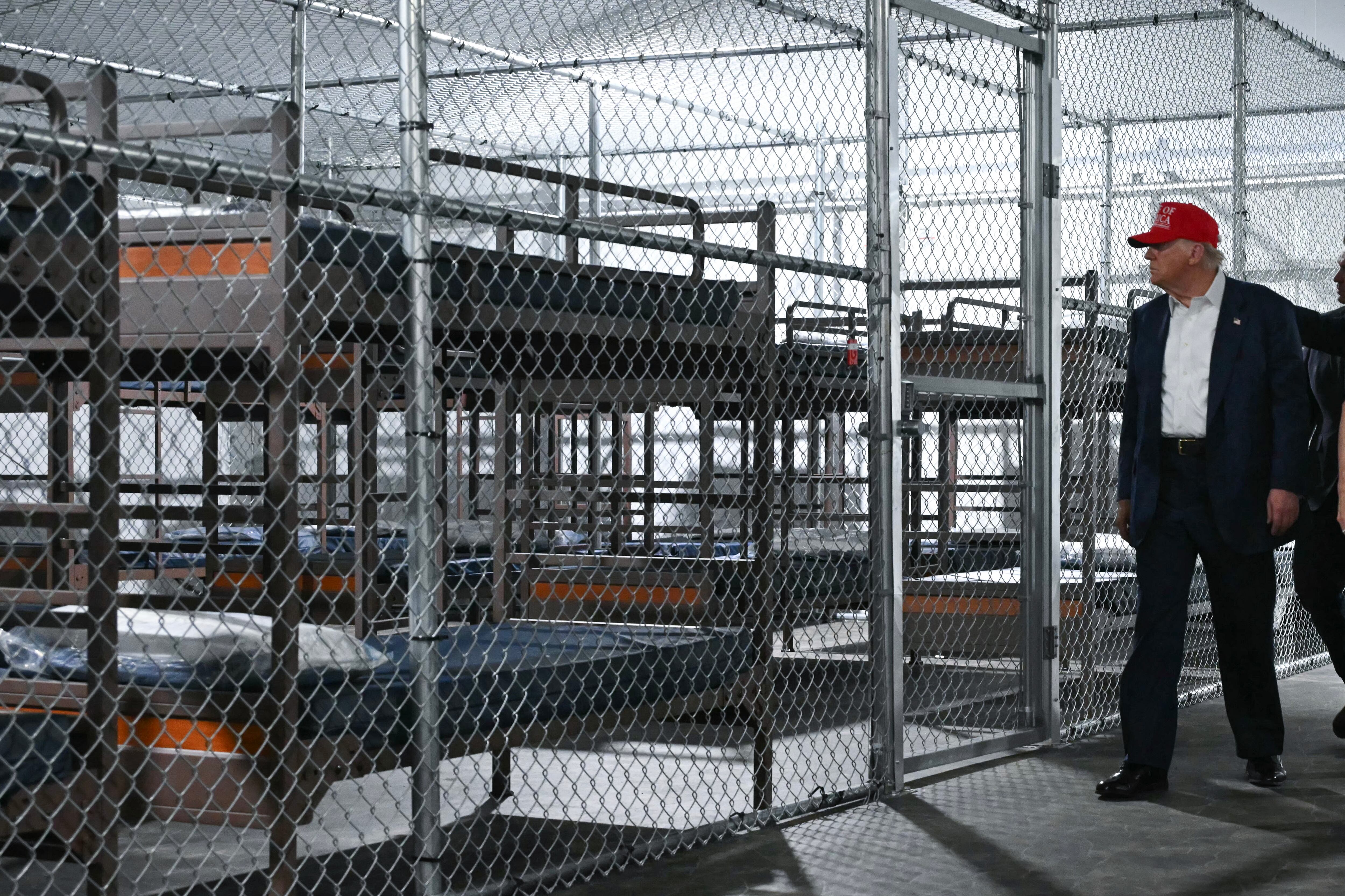 Donald Trump visitó hoy, martes 1 de julio del 2025, el "Alcatraz de los caimanes" haciendo oficial su inauguración.