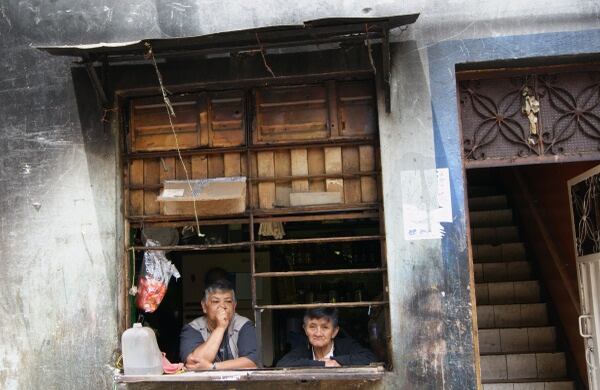 Foto: Edwin Tamayo Rueda. En la 'Calle del Bronx' no sólo viven indigentes. Muchas personas derivan su sustento de multiples actividades comerciales. 