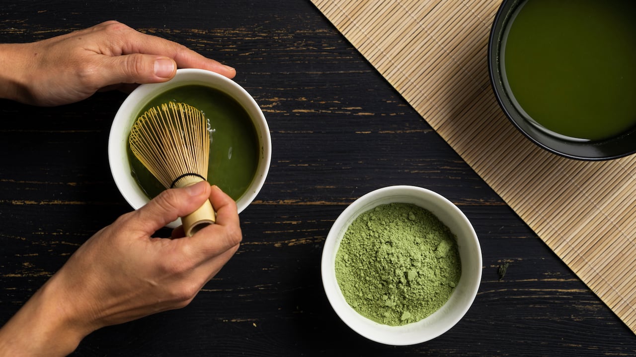 Té matcha, así es como debe consumirlo para eliminar las bacterias de la boca