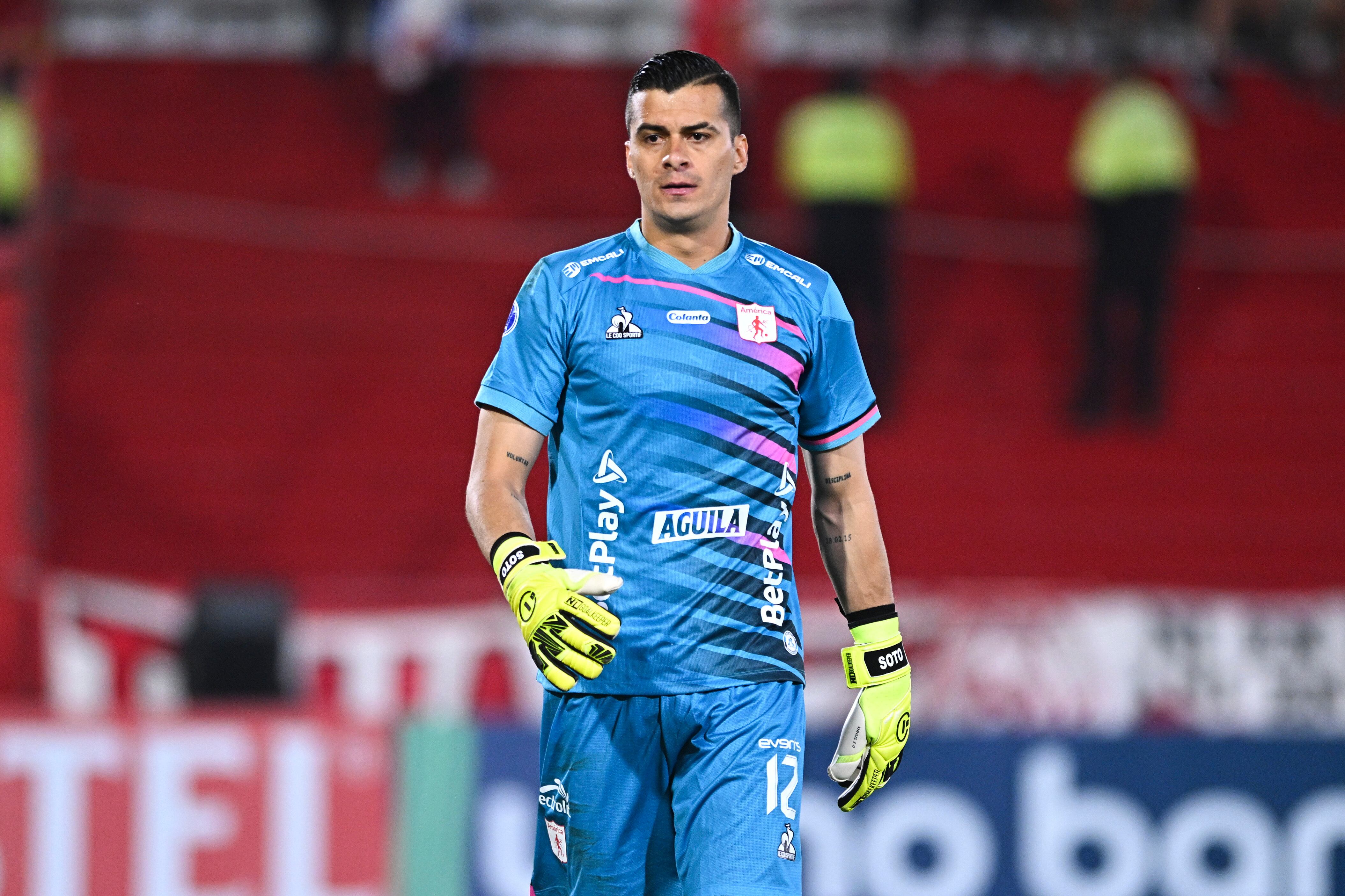 Jorge Soto salió figura en la visita de América a Huracán por Sudamericana