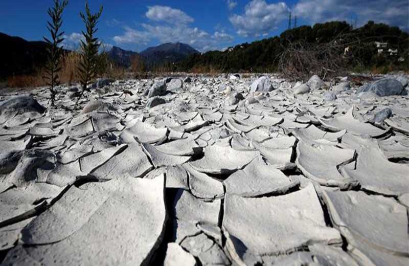 Por las altas temperaturas que protagoniza el Sur de Francia, los suelos ya presentan sequía y ha sido la peor que han tenido los franceses en 10 años.