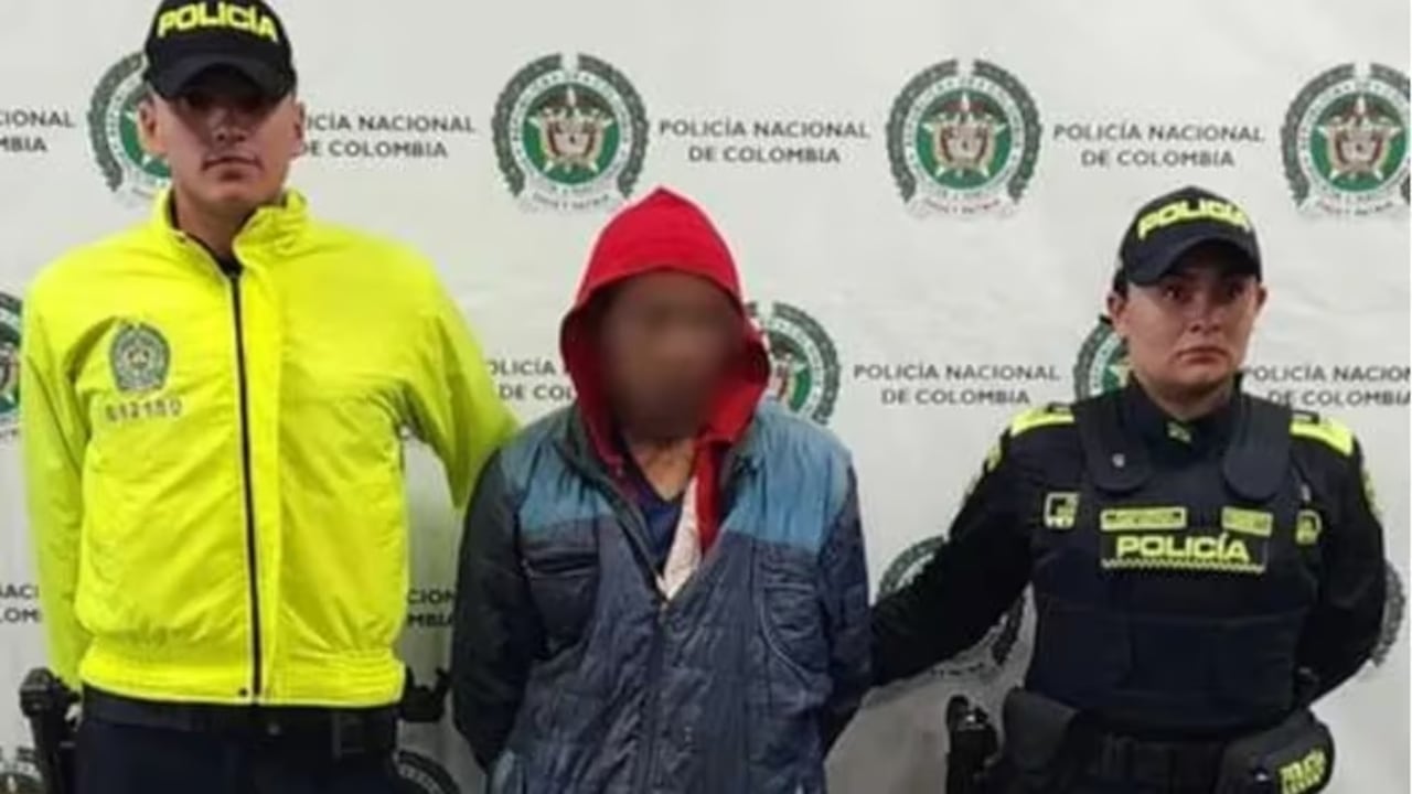 “El incendio, de acuerdo con la investigación, fue provocado por el capturado. Se logra la captura de este hombre y la judicialización del mismo por el delito de feminicidio agravado, homicidio e incendio”, señaló el coronel Javier Gallego, comandante operativo de la Policía Metropolitana de Bogotá, cuando capturaron al hombre el pasado 6 de octubre. Foto: Policía Mebog