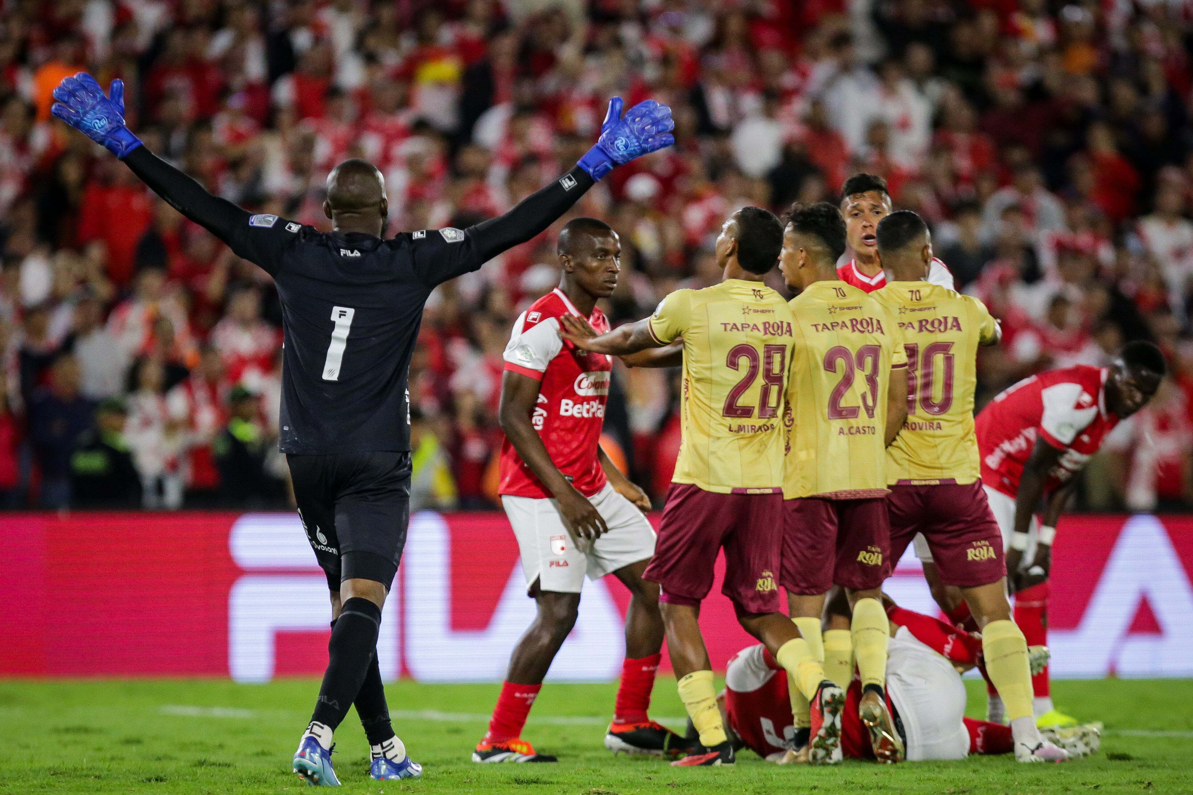 Bogotá. Mayo 05 de 2024. Santa Fe enfrenta a Deportivo Tolima por la jornada 1 de cuadrangulares de la Liga BetPlay-I 2024, en el estadio Nemesio Camacho El Campín. (Colprensa - Mariano Vimos)