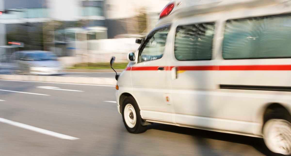 La mujer fue trasladada a una clínica, pero llegó sin signos vitales.