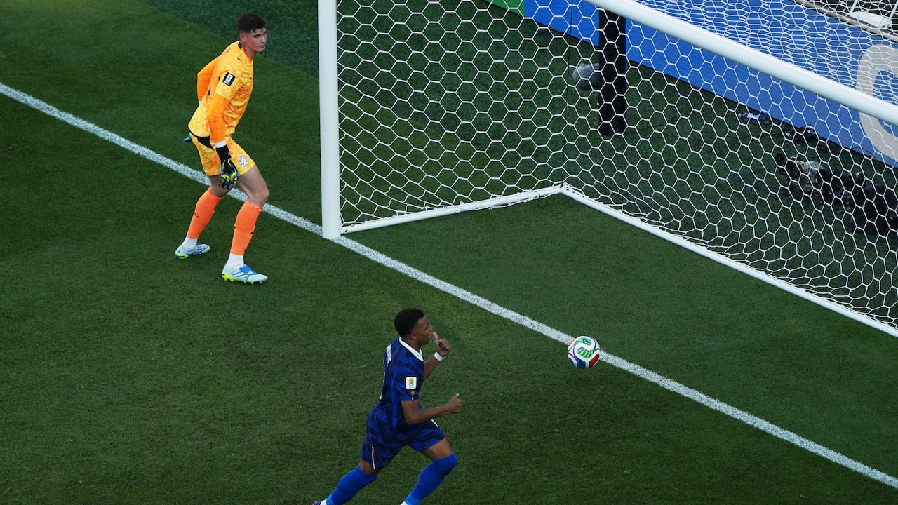 Kylian Mbappé le dio la victoria a Francia por la vía del penal. Saturday, July 4, 2026. (AP Photo/Matt Rourke)