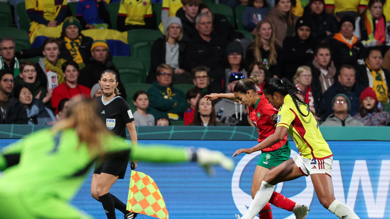 Colombia's defender #03 Daniela Arias (R) and Morocco's forward #07 Ghizlane Chebbak fight for the ball during the Australia and New Zealand 2023 Women's World Cup Group H football match between Morocco and Colombia at Perth Rectangular Stadium in Perth on August 3, 2023. (Photo by Colin MURTY / AFP)