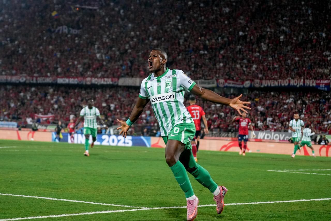 Andrés Román celebra el gol ante el DIM.