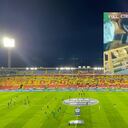 Aficionados de Santafé y Atlético Nacional se enfrentaron luego de que se permitiera el regreso de los hinchas al estadio