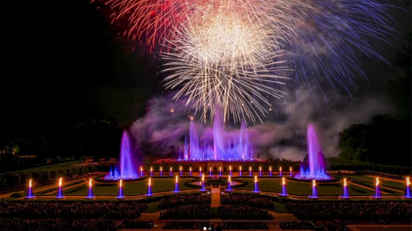 Con más de 1.100 acres de invernaderos, fuentes danzantes y colecciones de flores únicas, cada visita es una experiencia distinta según la estación.