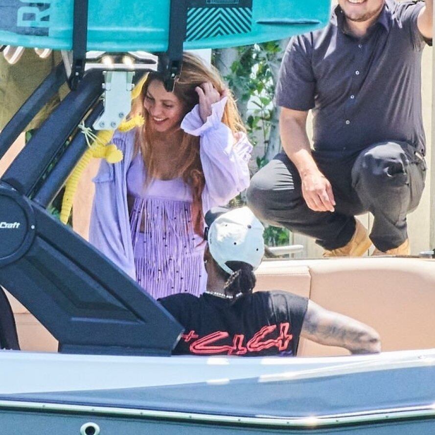 Hamilton y Shakira en yate