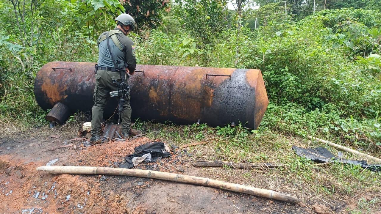 El Ejército Nacional desmanteló una refinería ilegal de hidrocarburos en el Putumayo.