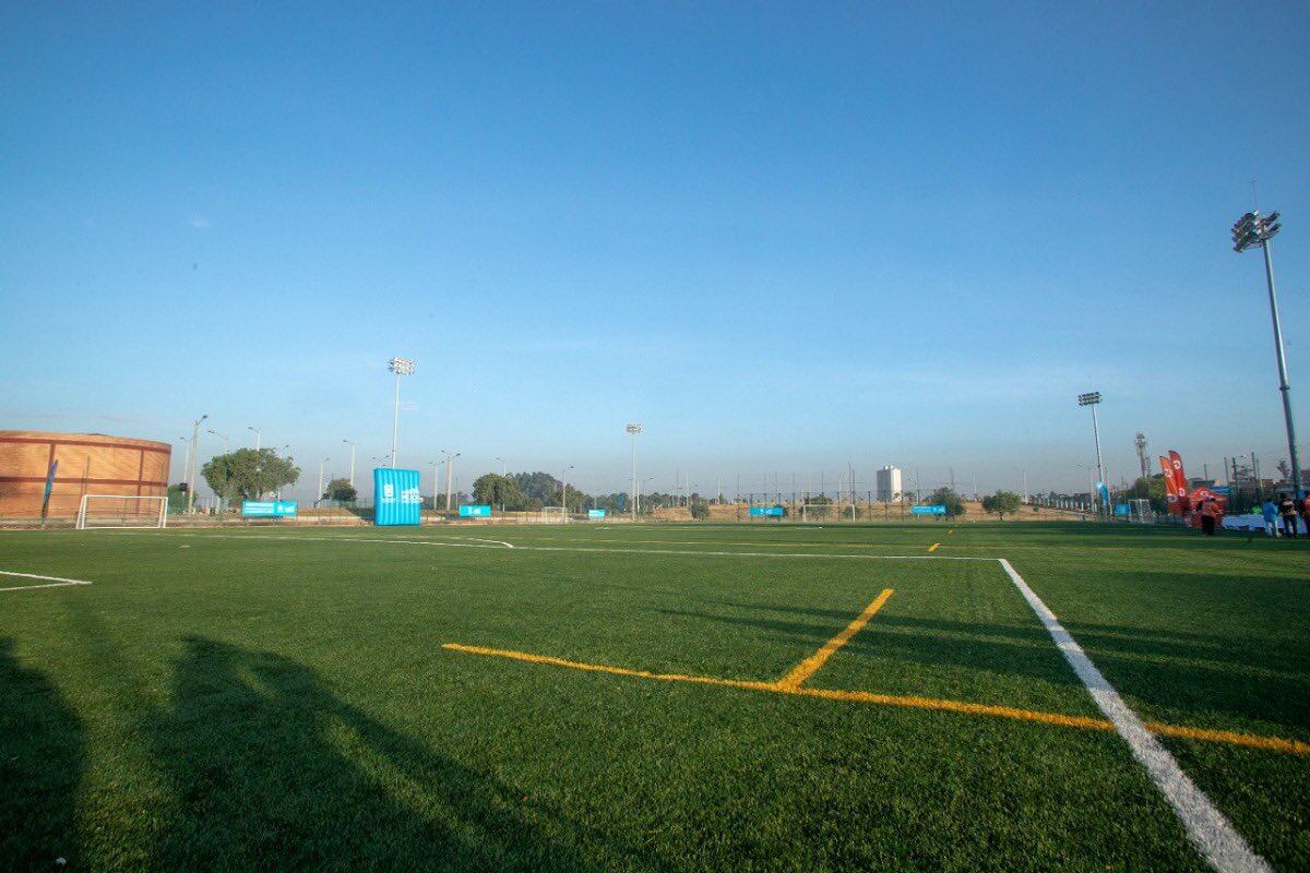 En la capital se construyeron más de 100 canchas sintéticas multiusos.