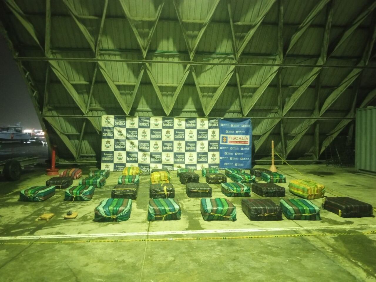 La Armada de Colombia incautó en aguas del Pacífico 1.543 kilos de estupefacientes.