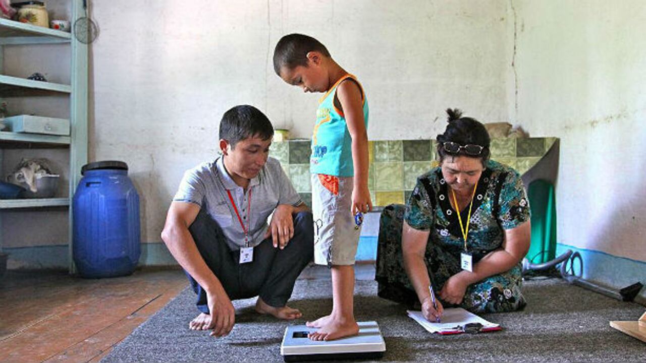 Se acerca el aniversario 25 de la convención sobre los derechos del niño y es posible constatar las mejoras logradas; sin embargo, llegar a los niños que se encuentran en las zonas más remotas exigirá concentrarse más firmemente en las disparidades.
