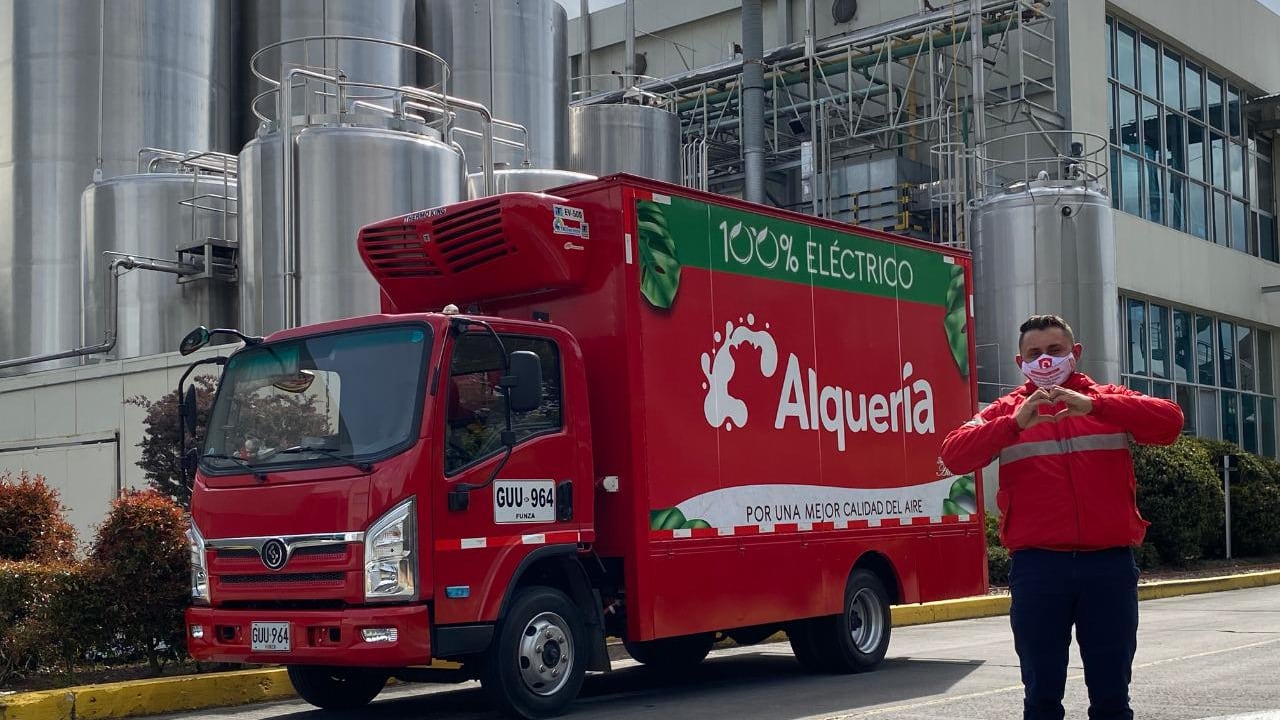 Alquería está promoviendo que el 100 por ciento de sus proveedores usen procesos de producción sostenibles.