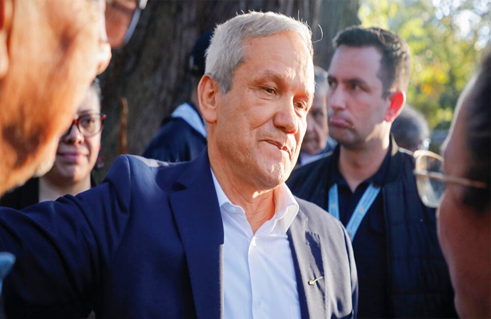 Carlos Ramón González, prófugo exdirector del Dapre, habría ordenado dar dinero en efectivo a Iván Name y Andrés Calle. Buscaba supuestamente que avanzaran las reformas y garantizar la elección de Vladimir Fernández como magistrado de la Corte Constitucional. 