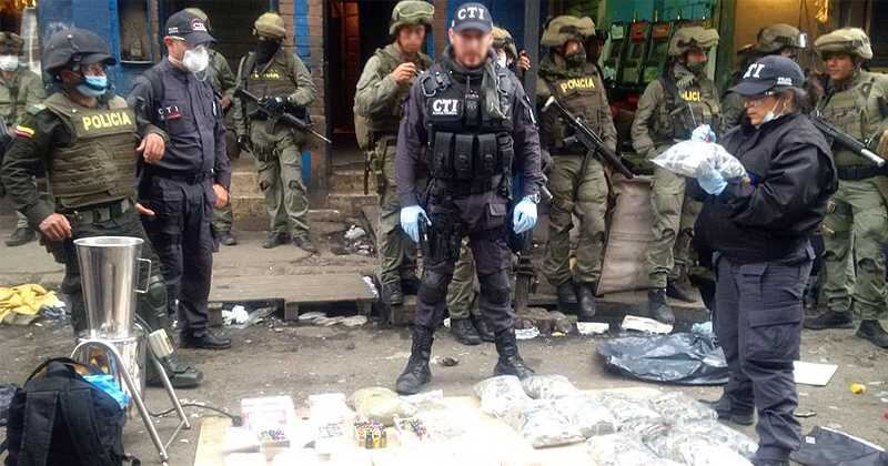 En el operativo hallaron un túnel que conectaba con una bodega.